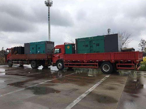 临川涂抹密封胶后，需要等待多长时间才能安装水冷式机油散热器密封件？